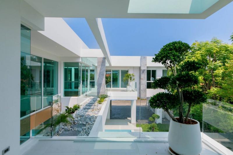 Modern luxury Pool villa  บ้านสร้างใหม่ ในหมู่บ้านเวิลด์คลับแลนด์ หางดง เชียงใหม่