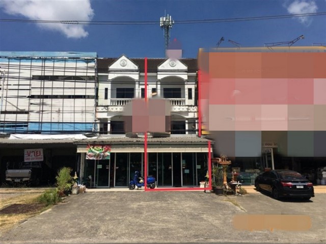 รายละเอียดเพิ่มเติมCode ID : PKK04-06180ราคาขาย        7,500,000 บาท  - ขนาดพื้นที่ :   25.60 ตร.ว- พื้นที่ใช้สอย :    211.50 ตร.ม- จำนวนห้อง :   3 ห้องนอน 3 ห้องน้ำ - ที่จอดรถ :       1 คัน- อาคารพาณิชย์ :    3 ชั้น- อาคารพาณิชย์หันทางทิศ : -- อายุอาคาร :     20 ปีพิกัดทรัพย์ :     https://maps.app.goo.gl/SnV4Y5zGPoemsUQ19สถานที่ใกล้เคียง- ใกล้โรงพยาบาลดีบุก- ใกล้สวนนกภูเก็ต - ใกล้โรบินสันไลฟ์สไตล์ ฉลอง- ใกล้โลตัส ฉลองสอบถามเพิ่มเติม/นัดชมโทร. 097-419-5982(พลอย)�