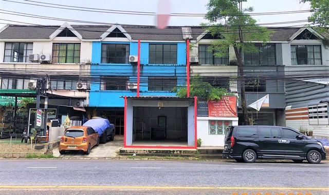 รายละเอียดเพิ่มเติมCode ID : PKK04-05922ราคาขาย        12,200,000 บาท- ขนาดพื้นที่ : 31.10 ตร.ว- พื้นที่ใช้สอย :  247.50 ตร.ม- จำนวนห้อง :  5 ห้องนอน 5 ห้องน้ำ - ที่จอดรถ :  1 คัน- อาคารพาณิชย์ : 3 ชั้น- อาคารพาณิชย์หันทางทิศ : -- อายุอาคาร :  19 ปีพิกัดทรัพย์ :     https://maps.app.goo.gl/TeHovbA7beepa1QX8สถานที่ใกล้เคียง- ใกล้โลตัส กะรน - ใกล้แม็คโคร ฟู้ดเซอร์วิส กะรน - ใกล้ท็อปส์ เดลี่ สาขาซอยปฏัก- ใกล้วัดกะรนสอบถามเพิ่มเติม/นัดชมโทร. 097-419-5982(พลอ