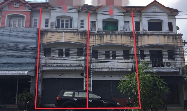 รายละเอียดเพิ่มเติมCode ID : PKK04-5909ราคาขาย        10,500,000 บาท- ขนาดพื้นที่ : 44.40 ตร.ว- พื้นที่ใช้สอย :  390 ตร.ม- จำนวนห้อง :  7 ห้องนอน 6 ห้องน้ำ (2 คูหา)- ที่จอดรถ :  1 คัน- อาคารพาณิชย์ : 3 ชั้น- อาคารพาณิชย์หันทางทิศ : -- อายุอาคาร :  19 ปีพิกัดทรัพย์ : https://maps.app.goo.gl/WZWuHcvYgjFUEfyy5สถานที่ใกล้เคียง- ใกล้โรงพยาบาลดีบุก- ใกล้ตลาดนัดวัดเทพนิมิตร- ใกล้โลตัส โกเฟรช ซูเปอร์มาร์เก็ต เจ้าฟ้า- ใกล้โลตัส โก เฟรช ตลาดหมู่บ้านเ