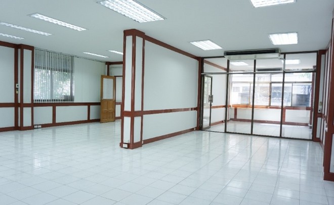 ให้เช่าพื้นที่สำนักงาน ขนาด 65 ตรม ย่านสีลม สุรวงศ์ อาคารพรภิวัฒน์ ใกล้ BTS ศาลาแดง ช่องนนทรี