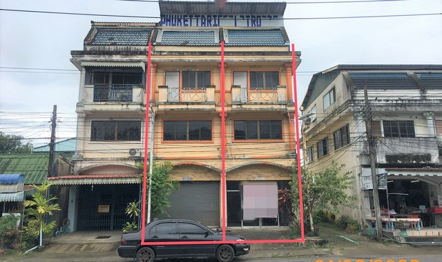 รายละเอียดเพิ่มเติมCode ID : PKK04-05863ราคาขาย        12,660,000 บาท- ขนาดพื้นที่ :   33.20 ตร.ว- พื้นที่ใช้สอย :   416 ตร.ม- จำนวนห้อง :   6 ห้องนอน 6 ห้องน้ำ (2 คูหา, มีดาดฟ้า)- ที่จอดรถ :  1 คัน- อาคารพาณิชย์ :   3 ชั้น- อาคารพาณิชย์หันทางทิศ : -- อายุอาคาร :   20 ปีพิกัดทรัพย์ :   https://maps.app.goo.gl/wBTTDwBJUBaaPVv19สถานที่ใกล้เคียง- ใกล้โลตัส โกเฟรช เคหะชุมชนภูเก็ต- ใกล้ตลาดจตุจักรภูเก็ต- ใกล้ถนนคนเดิน หลาดใหญ่- ใกล้โรงเรียนภูเก็ตวิทยา