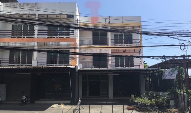 รายละเอียดเพิ่มเติมCode ID : PKK04-05845ราคาขาย        9,700,000 บาท- ขนาดพื้นที่ :   38.90 ตร.ว- พื้นที่ใช้สอย :   222.75 ตร.ม- จำนวนห้อง :   1 ห้องนอน 3 ห้องน้ำ- ที่จอดรถ :  1 คัน- อาคารพาณิชย์ :   3 ชั้น- อาคารพาณิชย์หันทางทิศ : -- อายุอาคาร :   13 ปีพิกัดทรัพย์ :   https://maps.app.goo.gl/wJmeneHvHuAdTqvYAสถานที่ใกล้เคียง- ใกล้มินิบิ๊กซี สาขาถนนปฏัก ภูเก็ต- ใกล้โรงพยาบาลฉลอง- ใกล้แม็คโคร ราไวย์- ใกล้โลตัส ฉลองสอบถามเพิ่มเติม/นัดชมโทร. 097-419-5982(พล