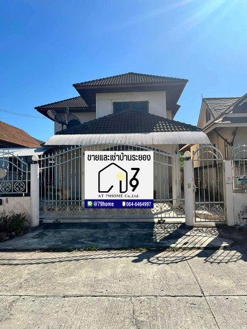 ให้เช่าทาวน์เฮ้าส์ 2 ชั้น พร้อมเฟอร์นิเจอร์ หลังแหลมทอง ระยองราคา 10,000/ ต่อเดือน24 ตร.ว.3 ห้องนอน2 ห้องน้ำ จอดรถได้ 2 คันเฟอร์นิเจอร์ และเครื่องใช้ไฟฟ้าแอร์ 3เครื่อง ห้องครัวบิ้วอินห้องนอนเฟอร์ครบ พัดลม 2 ตัวปั๊มน้ำพร้อมถังเก็บน้ำสเตนเลสเลี้ยงสัตว์ได้ค่ะสถานที่ใกล้เคียงแยก pmy รร.กวงฮั้วห้างแหลมทอง โฮมโปร เซ็นทรัลถนนสุขุมวิท ถนนหมายเลข36รหัสทรัพย์ 7966003สนใจ / สอบถาม