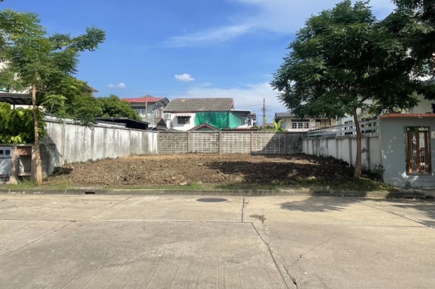 ขายที่ดิน 70.2 ตรว ตรงข้ามสวนหลวงร.9 ในหมู่บ้านสวนสวย ( เฉลิมพระเกียรติร.9 ซอย 32 ติดบิ๊กซี ) 