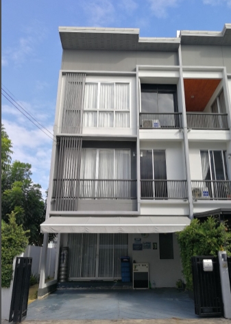 ขายทาวน์โฮม 3 ชั้น หมู่บ้านสัมมากร อเวนิว รามอินทรา-วงแหวน บางเขน เนื้อที่ 29 ตรว มี 5 นอน 3 น้ำ แปลงมุม ทิศใต้
