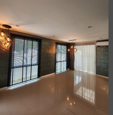 ขายทาวน์โฮม 3 ชั้น หมู่บ้านสัมมากร อเวนิว รามอินทรา-วงแหวน บางเขน เนื้อที่ 29 ตรว มี 5 นอน 3 น้ำ แปลงมุม ทิศใต้