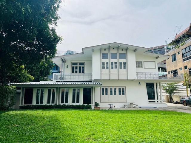 EPL-HR2992 ให้เช่าบ้านเดี่ยว ย่านสุขุมวิท 44 เนื้อที่ 360 ตารางวาพื้นที่ใช้สอย 600 ตร.ม.7 ห้องนอน 5 ห้องน้ำ ในร่ม 3 คันจอดรถรวมได้ 10 คัน 