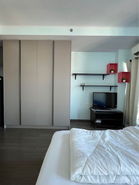Ideo Sukhumvit 93, convenient, safe, beautiful view, 12th floor, BTS Bang Chak.***Service for selling/renting houses, condos and giving advice. If interested, contact at any time***Interested in additional details or pictures or making an appointment to see the room?Contact Ekachai (Aui)T. 089-799-5598Line ID: @auiauiaui001 (add @ in front) (Agent Post)Studio room typeSize 26 sq m., 12th floorNew, clean room, beautifully decorated, ready to move in.details-------------------------------------------------- ------------Rental price: 13,000 baht per month-------------------------------------------------- ------------* Complete electrical appliances- Air conditioning- fridge- TV- washing machine-------------------------------------------------- ------------*Facilities worth using- swimming pool- Sauna- Fitness- Childrens play room-------------------------------------------------- ------------*Nearby important places (Based on information from Google Map)- Tesco Lotus On Nut 850 m.- The Pyl