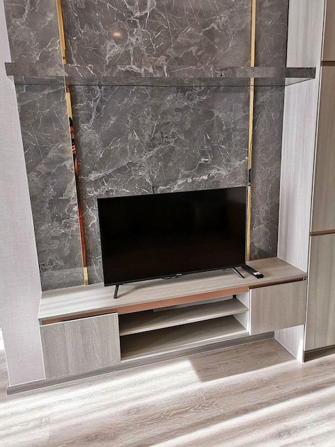 KnightsBridge Prime Onnut is private, livable, beautiful view, 43rd floor, BTS On Nut.***Service for selling/renting houses, condos and giving advice. If interested, contact at any time***Interested in additional details or pictures or making an appointment to see the room?Contact Ekachai (Aui)T. 089-799-5598Line ID : @auiauiaui001 (add @ in front) (Agent Post)Room type: 1 bedroom, 1 bathroomSize 27 sq m., 43rd floorNew, clean room, beautifully decorated, ready to move in.details-------------------------------------------------- ------------Rental price 18,000.-/month-------------------------------------------------- ------------* Complete electrical appliances- Air conditioning- fridge- TV- washing machine-------------------------------------------------- ------------*Nearby important places (Based on information from Google Map)- BTS On Nut : 600 m.- Habito mall : 350 m.- Century The Movie Plaza : 700 m.- W District : 2.2 km.- Bangkok Prep : 600 m.- Wells International School : 2.8 k