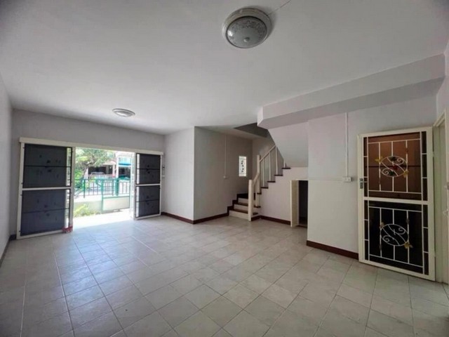 ขายทาวน์เฮ้าส์ พร้อมอยู่ 3นอน 2น้ำ 2จอดรถ อยู่ถนนเมน ตรงข้าม เซ็นทรัล เวสต์เกต ใกล้ ตลาดบางใหญ่