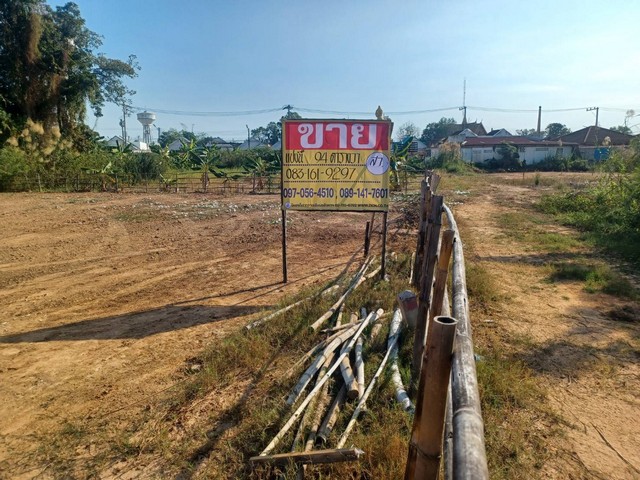 ZK240ขายด่วน ที่ดินถมแล้ว พร้อมสร้างสิ่งต่างๆได้เลยที่ตั้ง อ.เมือง จ.พิษณุโลกเนื้อที่  94 วาเหมาะสำหรับสร้างบ้านสถานที่ใกล้เคียง-  หลัง ทต.อรัญญิก  100  ม.-  ติดวัดเทพกุญชรโคกช้างราคา  1,400,000  บาทติดต่อ  คุณสา    083-161-9297คุณอาม 082-123-2883ติดต่อ  คุณสา    083-161-9297คุณอาม 082-123-2883