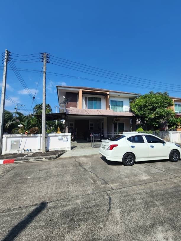 โซนสันทราย ขาย 3.5 ล้าน 56 ตรว. 3 นอน 3 น้ำ บ้านเดี่ยว 2 ชั้น #อรสิริน #หนองหาร #ตกแต่งบ้านในสไตล์โคโลเนียล กับเอกลักษณ์ที่โดดเด่นในแบบ #โมเดิร์นล้านนา #ใกล้มหาวิทยาลัยแม่โจ้ #ใกล้แยกรวมโชคเนื้อที่ 56 ตารางวา3 ห้องนอน 3 ห้องน้ำ1 ห้องนั่งเล่น1 ห้องครัว2 ที่จอดรถบ้านสวย...สุดหรูริมทะเลสาบ บ้านเดี่ยวสไตล์โคโลเนียล โมเดิร์นล้านนา บนพื้นที่ขนาดใหญ่ หรูหรา สวยงาม ออกแบบพื้นที