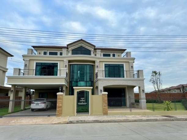 บ้านในโครงการหรู หลังใหญ่ ให้เช่า 150,000 บาท/เดือน 148 ตรว. 5 นอน 6 น้ำ #โซนแม่ริม #วิวดอยสุเทพ เงียบสงบ #ใกล้โรงเรียนนานาชาติเปรม #NISขนาดที่ดิน 148 ตรว. (592 ตรม.) พื้นที่ใช้สอย 480 ตร.ม. (120 ตร.ว.) 5 ห้องนอน 6 ห้องน้ำ2 ห้องรับแขก1 ห้องครัว จอดรถได้ 2 คันไม่อนุญาตสัตว์เลี้ยงค่าเช่า 150,000 บาท/เดือนสัญญา 1 ปี ประกัน 2 เดือน ล่วงหน้า 1 เดือน สิ่งอำนวยความสะดวกในโครงการสระว่ายน้ำ ฟิตเนสเจ้าหน้าที่