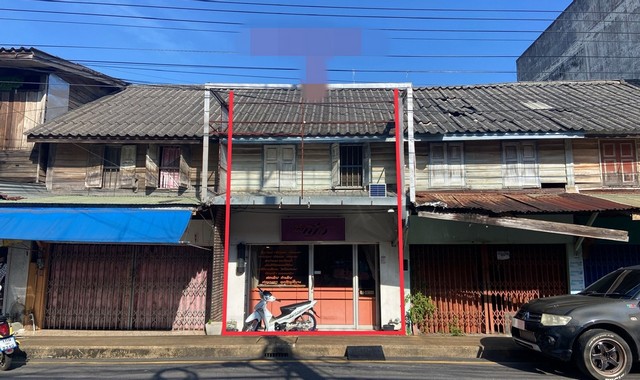 รายละเอียดเพิ่มเติมCode ID :  PKK04-06127ราคาขาย      4,400,000 บาท- ขนาดพื้นที่ :     33.70 ตร.ว  - พื้นที่ใช้สอย :    110.50 ตร.ม- จำนวนห้อง :   - ห้องนอน - ห้องน้ำ- ที่จอดรถ :      1 คัน- อาคารพาณิชย์  :  2 ชั้น- อาคารพาณิชย์หันทางทิศ : -- อายุอาคาร :    83 ปีพิกัดทรัพย์  :   https://maps.app.goo.gl/z8VvLvDjNkrmMu6g9สถานที่ใกล้เคียง- ใกล้แม็คโคร สตูล - ใกล้บิ๊กซี ซูเปอร์เซ็นเตอร์ สตูล - ใกล้โลตัส โกเฟรช โรงพยาบาลสตูล- ใกล้โลตัส โกเฟรช ฉลุง สอบถามเพิ่ม