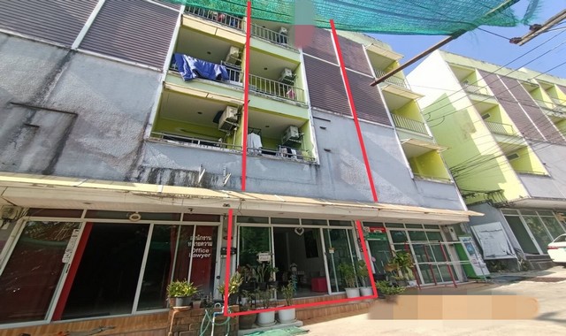 รายละเอียดเพิ่มเติมCode ID :  PKK04-04401ราคาขาย        7,616,000 บาท- ขนาดพื้นที่ :      13 ตร.ว- พื้นที่ใช้สอย :   192 ตร.ม- จำนวนห้อง :  3 ห้องนอน 4 ห้องน้ำ - ที่จอดรถ :   1 คัน- อาคารพาณิชย์ :  4 ชั้น- อาคารพาณิชย์หันทางทิศ : -- อายุอาคาร :    11 ปีพิกัดทรัพย์ :   https://maps.app.goo.gl/RBxcUGnFJVGfy7vk8สถานที่ใกล้เคียง- ใกล้โรงพยาบาลป่าตอง- ใกล้มินิ​บิ๊กซี​ ซอยคลองบางวัด - ใกล้เซ็นทรัลป่าตอง- ใกล้บิ๊กซี เอ็กซ์ตร้า ภูเก็ต 2 สาขาจังซีลอนสอบ�