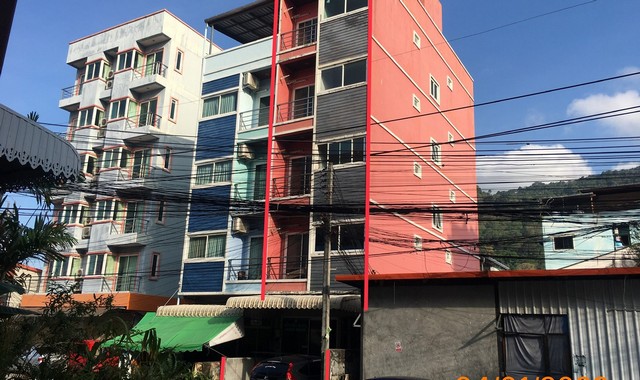 รายละเอียดเพิ่มเติมCode ID :  PKK04-04329ราคาขาย        8,103,000 บาท- ขนาดพื้นที่ :      19 ตร.ว- พื้นที่ใช้สอย :   302.40 ตร.ม- จำนวนห้อง :  8 ห้องนอน 9 ห้องน้ำ (มีดาดฟ้า)- ที่จอดรถ :   1 คัน- อาคารพาณิชย์ :  5 ชั้น- อาคารพาณิชย์หันทางทิศ : -- อายุอาคาร :    12 ปีพิกัดทรัพย์ :   https://maps.app.goo.gl/RuYyJB61PHygnuj3Aสถานที่ใกล้เคียง- ใกล้โรงพยาบาลป่าตอง - ใกล้มินิ​บิ๊กซี​ ซอยคลองบางวัด- ใกล้เซ็นทรัล ป่าตอง- ใกล้บิ๊กซี เอ็กซ์ตร้า ภูเก็ต 2 สาขาจ�