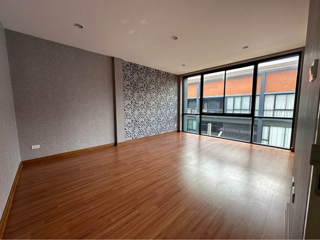 ให้เช่าทาวโฮมติดทางด่วนแจ้งวัฒนะ-สถานีรถไฟฟ้าสายสีชมพู  ย่านเมืองทอง แจ้งวัฒนะ หมู่บ้านHaus35