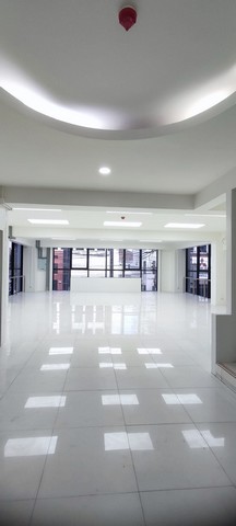 ให้เช่าอาคารสำนักงาน 6 ชั้น 1,115 ตร.ม ปรับปรุงใหม่ ถนนลาดพร้าว ใกล้เดอะมอลล์บางกะปิ พร้อมใช้งาน เหมาะทำคลินิค ออฟฟิศ โรงเรียนกวดวิชา