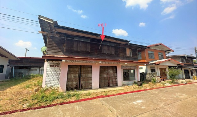  รายละเอียดเพิ่มเติม Code ID : PKK02-13729  ราคาขาย 1,083,000  บาท- ขนาดพื้นที่ :   133.00 ตร.ว.- พื้นที่ใช้สอย :  221.00 ตร.ม. - จำนวนห้อง :   3 ห้องนอน 1 ห้องน้ำ - ที่จอดรถ :    1   คัน- บ้านหันทางทิศ : - พิกัดทรัพย์ : https://maps.app.goo.gl/74SMJnqLxLnUdfRa9    สถานที่ใกล้เคียง- ใกล้โรงพยาบาลเสนางคนิคม- ใกล้วัดพระใหญ่ - ใกล้โลตัส โกเฟรซ เสนางคนิคม- ใกล้หจก.ถูกซุปเปอร์99 สอบถามเพิ่มเติม/นัดชมโทร. 097-419-5982(พลอย)โทร. 096-932-4624(ออมสิน)Line : @panaya (มี@ด้านหน้า)ปร�