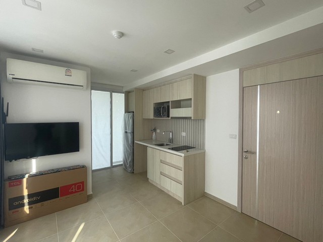 ZJ086 ขาย Condo  Olympus City Garden (โอลิมปัส ซิตี้ การ์เด้น)ซอย ก่อไผ่4 ตำบลหนองปรือ อำเภอบางละมุง จังหวัดชลบุรี  รายละเอียด - พื้นที่ 29.75 ตารางเมตร 1 ห้องนอน  1 ห้องน้ำ แอร์ 1 ตัว  ตู้เย็น 1 ตู้ ไมโครเวฟ 1ตัว  ทีวี 1 ตัว -ลิฟท์ ที่จอดรถ การรักษาความปลอดภัย 24 ชั่วโมง กล้องวงจรปิด สระว่ายน้ำ ฟิตเนส พิกัดhttps://maps.app.goo.gl/LoJYApwvhfcCv9vx7สถานที่ใกล้เคียงหาดจอมเทียน 5กม.  เฟรนด์ชิฟซุปเปอร์มาร์เก็ต ห่างจากคอนโด 900 เ