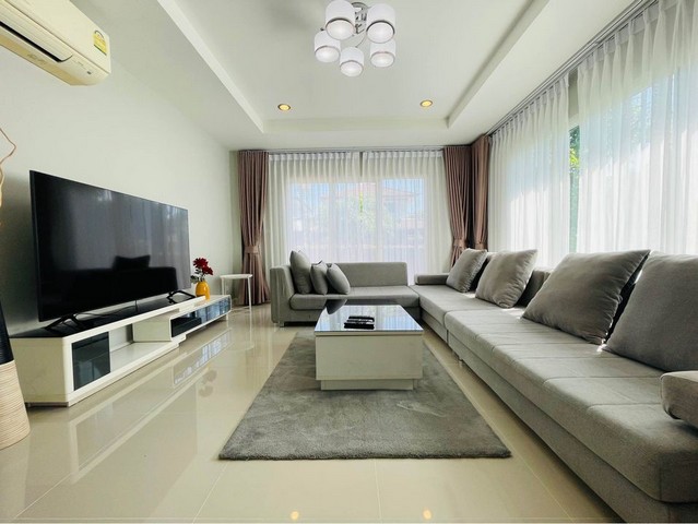 RHT1426ให้เช่าบ้านเดี่ยว หลังมุม ใกล้ถนนลำลูกกา และถนนกาญจนาภิเษก คาซ่า วิลล์ รามอินทรา - หทัยราษฎร์ ในลำลูกกา ปทุมธานีเนื้อที่  113 ตร.ว.พื้นที่ใช้สอย 250 ตร.ม.4ห้องนอน 3ห้องน้ำ แอร์6 เครื่อง  2 ที่จอดรถสนใจติดต่อคุณเจี๊ยบ 092-851-6969Line:keti2522ราคาเช่า 60,000/เดือน สัญญาขั้นต่ำ1 ปี  ถ.หทัยราษฎร์ ต.บึงคำพร้อย อ.ลำลูกกา จ.ปทุมธานี 12130ปล่อยเช่า บ้านปรับปรุงใหม่ทั้งทั้งหลังมุม ต้นโครงการ เฟอร