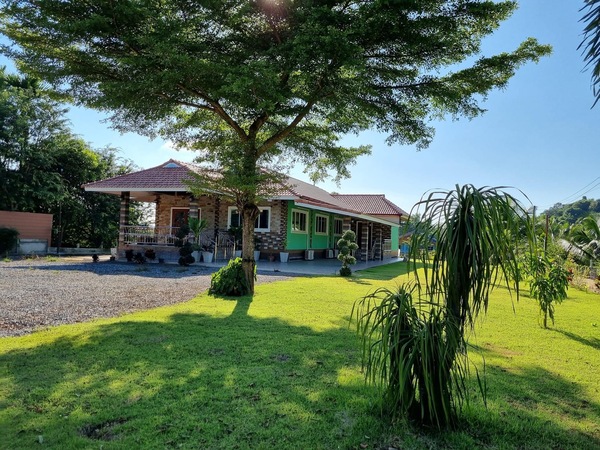 LIST 25590ขายบ้าน อ.ปากช่องใกล้แหล่งท่องเที่ยวเขาใหญ่•••ที่ดินขนาด 1ไร่ (พื้นที่ใช้สอย 138 ตารางเมตร)•••>รายละเอียด•2ห้องนอน•2 ห้องน้ำ•1 ห้องนั่งเล่น•1 ห้องครัว•1 ห้องโถง•จอดรถได้หลายคัน พื้นที่กว้างสถานที่ใกล้เคียงใกล้ ปั้ม ปตท.ใกล้ 7-11Tayama Farm Khaoyaiโฮลี่ คาว แคมปิ้ง เขาใหญ่Tayama Japanese RestaurantSugavia Healthy Landโรงเรียนนิคมสร้างตนเองลำตะคองโรงพยาบาลกรุงเทพ ปากช่องแหล่งชุมชน แหล่งท่องเที่ยว