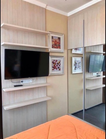 Edge Sukhumvit 23, spacious, beautiful view, clean, 10th floor, BTS Asoke.***Service for selling/renting houses, condos and giving advice. If interested, contact at any time***Interested in additional details or pictures or making an appointment to see the room?Contact EkachaiT. 089-799-5598Line ID: @auiauiaui001 (add @ in front)-------------------------------------------------- ------------Room type: 1 bedroom, 1 bathroomSize 41.41 sq m., 10th floorClean room, beautifully decorated, ready to move in.details-------------------------------------------------- ------------Rental price: 38,000 baht per month-------------------------------------------------- ------------*Facilities worth using- Fitness- library- Streaming room- Sky garden- Wifi in common areas-------------------------------------------------- ------------*Nearby important places (Based on information from Google Map)- BTS Asoke- Terminal 21 : 300 m.- Emporium : 1 km.- Emquartier : 1 km.- Central World : 3.3 km.- Benjakitti 