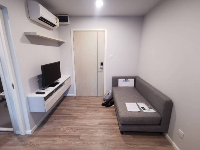 ขายพร้อมผู้เช่า คอนโด เคนซิงตัน พหล-เกษตร Kensington Pahol-Kaset คอนโดติด ม.เกษตร ใกล้รถไฟฟ้าคอนโดแต่งครบ ซื้อเพื่อลงทุนปล่อยเช่าต่อได้เลย หรือครบสัญญาก็เข้าอยู่ได้ หรือซื้อก่อนครบสัญญาก็เก็บค่าเช่าต่อได้คะขนาด 25.02 ตร.มเป็นคอนโด Low-Rise 8 ชั้น อยู่ชั้น 4สัญญาเช่าครบ พ.ค 67ที่ตั้ง: ถนนพหลโยธิน แขวงเสนานิคม เขตจตุจักร กทม.แถวเฟอร์ฯและเครื่องใช้ไฟฟ้าดังนี้- แอร์ 2 ตัว- ทีวี 1 เครื่อ