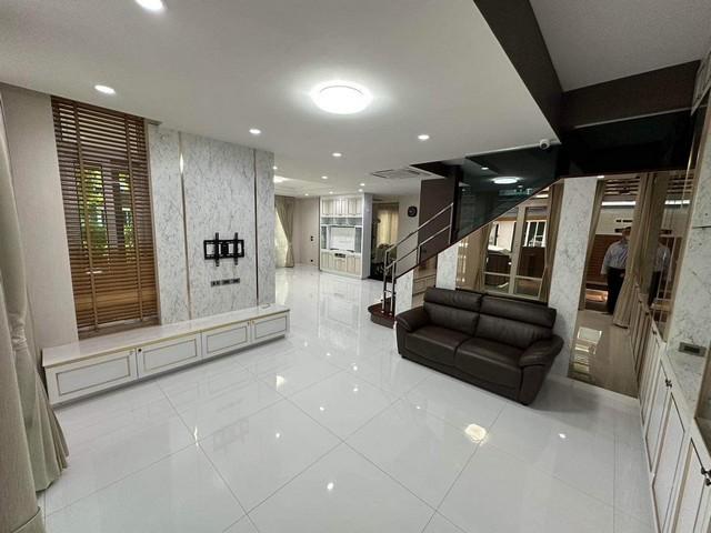 ขายบ้านเดี่ยว 2 ชั้นหลังมุม ลาดพร้าว 1 โครงการ The Gallery House Pattern ลาดพร้าว รัชดา-ลาดพร้าว 3 ห้องนอน 4 ห้องน้ำ พื้นที่ใช้สอย 312 ตรม.