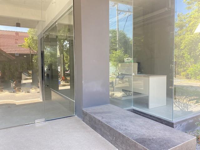 EPL-BR0062 ให้เช่าโชว์รูม ถนนพัฒนาการ พื้นที่ใช้สอย 220 ตารางเมตร จอดรถประจำได้ 2คัน พร้อมดำเนินธุระกิจได้ทันที ทำเลเศรษฐกิจ