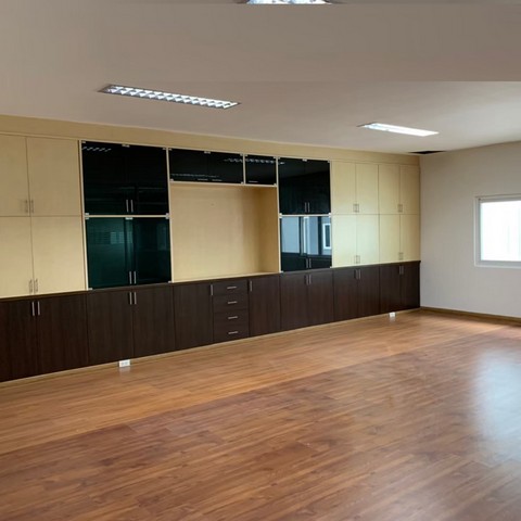 ให้เช่าอาคาร 2 ชั้นติดถนนเสรีไทย พื้นที่ใช้สอย 1,500 ตร.ม.ที่จอดรถกว่า 25 คัน