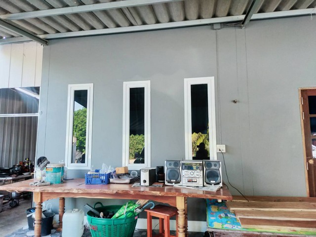 CK086-พร้อมขาย!!!!!บ้านหลังใหญ่และใหม่ด้วย -แถมสวนทุเรียนออกดอกออกผล -ติดถนนลาดยาง -เนื้อที่ 1-2-80 ไร่-ขายเพียง 3.68 ล้าน-พิกัด สองสลึง อ.แกลง จ.ระยอง-ห่างถนนสุขุมวิท 6 กม.-ทุเรียนให้ผลผลิตแล้ว 40 ต้น -ระบบน้ำ ไฟ ครบวงจร-บ้าน 3 ห้องนอน 2 ห้องน้ำ 1ห้องครัว 1 ห้องโถง+++++++++++++++++++++++++++++++++++สนใจสอบถาม 0958134978 จิระดนย์ ไอดีไลน์ toor2525250618192224 กาญจนา เบอร์โทร+ไลน์มาเป้นเจ้าของบ้านพร้อมสวนสวยๆกันเถอะจร้า