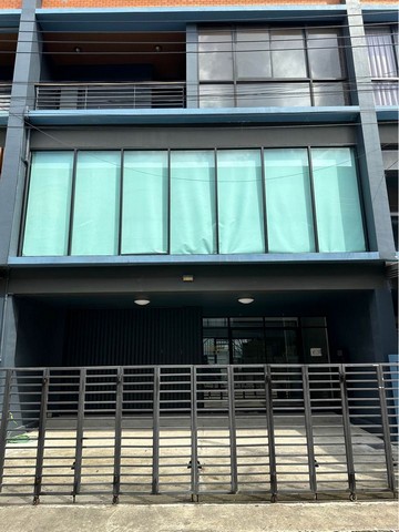 HR1409ให้เช่าทาวน์โฮม 3 ชั้น หมู่บ้านเฮาส์ 35 แจ้งวัฒนะ เหมาะทำ Home Office ใกล้รถไฟฟ้าสายสีชมพูให้เช่า 40,000 บาท/เดือน ประกัน 2 เดือน ล่วงหน้า 1 เดือน สัญญา1ปีติดต่อ : คุณพร 0938091444 (เบอร์นี้แอดไลน์ได้คะ),โทร 0939833259ID Line : henghengpaulaรหัสประกาศ HR1409HR1409ให้เช่าทาวน์โฮม 3 ชั้น หมู่บ้านเฮาส์ 35 แจ้งวัฒนะ เหมาะทำ Home Officeหน้ากว้าง 8 เมตร ซอย7 พื้นที่ : 33.10ตรว. ขนาดพื้นที่ใช้สอย : 242.72ตรม.- ชั้น 1 : ห้องโถงใหญ่พร้อมแอร์ 36,00