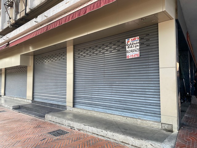 ให้เช่าระยะยาว ชั้นล่าง Office Space  เนื้อที่ 60 ตรม.  เยื้องห้างเมกาพลาซ่าสะพานเหล็ก  ติดคลองโอ่งอ่าง  พระนคร กรุงเทพ ZY181