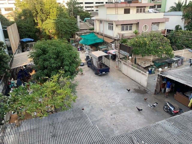 ZY180ขายที่ดินพร้อมสิ่งปลูกสร้าง ตั้งอยู่ ถนนเจริญนคร 39 คลองสานรายละเอียดที่ดิน- ที่ดิน 2 แปลง 2 โฉนด เนื้อที่รวม 232 ตรว- ที่ดินแปลงที่1 เนื้อที่ 138 ตรว- ที่ดินแปลงที่ 2 เนื้อที่ 94 ตรว - ความลึกด้านขวา 17.79ม ความลึกด้านซ้าย 17.61มความกว้างด้านใน 50.96 ม ความกว้างด้านติดถนน49.49ม- ปัจจุบันเป็นโรงงานกล่องกระดาษสถานที่ใกล้เคียง- เอเซียทีคเดอะรีเวอร์ฟร้อน- โรงแรมโฟว์ซีซั่นริมแม่น้ำ