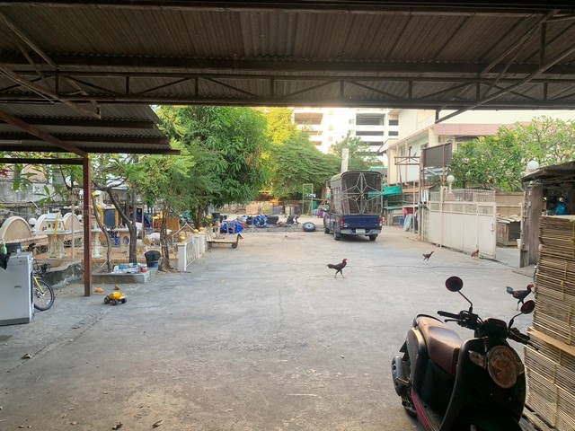 ขายที่ดินพร้อมสิ่งปลูกสร้าง เนื้อที่รวม 232 ตรว. ถนนเจริญนคร 39 คลองสาน  กรุ่งเทพ  ZY180