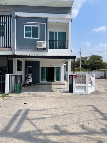 ขายบ้านโซนบางแสน  มบ.บางแสนวาน่า เลี่ยงหนองมนราคา 2.25 ลบ. (ค่าโอนทุกอย่าง50:50)พื้นที่ 26 ตร.ว.2 ห้องนอน 2 ห้องน้ำ 1 ที่จอดรถ     ◽️ราคาเพียง 2.25 ล้านบาทเท่านั้น◽️     ยังไม่เคยอยู่ อายุบ้าน 5  ปี สถานที่ใกล้เคียง•ตลาดปลาบางแสน•หาดบางแสน•ม.บูรพาคิดต่อนัดชมบ้าน081-940-1786 (นก)ไลน์ nok_realtyoneสังกัดนายหน้าอสังหาริมทรัพย์ไทยFb : go with me wealthiness estate ✔️ปรึกษาสินเชื่อฟรี ✔️ยื่นกู้ฟรี ✔️ดำเนินการจบจบกระ�