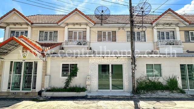 รหัสทรัพย์  4601ทาวน์เฮ้าส์ เปี่ยมสุข รัตนาธิเบศร์ 34 รีโนเวทใหม่ ทำเลดี ติดถนนรัตนาธิเบศร์ที่ตั้ง : ซอยรัตนาธิเบศร์ 38 ถนนรัตนาธิเบศร์ ตำบลบางกระสอ อำเภอเมืองนนทบุรี จังหวัดนนทบุรี 11000รายละเอียดทรัพย์- ทาวน์เฮ้าส์ 2 ชั้น, ขนาดพื้นที่ 19.4 ตารางวา, พื้นที่ใช้สอย 100 ตารางเมตร- โครงการได้รับอนุญาตจัดสรรถูกต้อง , โครงการจำนวนรวม 400 หลัง- หน้าบ้านหันทิศตะวันออกเฉียงเหนือ- 3 