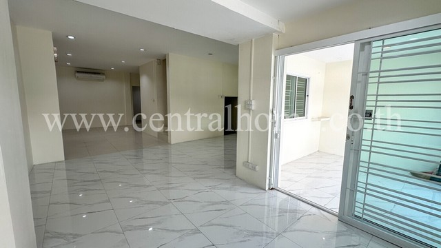 ทาวน์เฮ้าส์ เปี่ยมสุข รัตนาธิเบศร์ 34 รีโนเวทใหม่ ทำเลดี ติดถนนรัตนาธิเบศร์