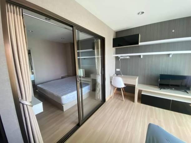 ขายด่วนคอนโดหรู 1.55 ล้าน 33.89 ตรม. #แอร์พอร์ตโฮม คอนโด #ตกแต่งบิ้วอินทั้งห้อง #หลังสนามินเชียงใหม่ #ใกล้เซ็นทรัลแอร์พอร์ต เดินทางสะดวกสบาย เข้า-ออกได้หลายทางพื้นที่ 33.89 ตรม.ชั้น 31 ห้องนอน 1 ห้องน้ำ (กั้นห้องเรียบร้อย)ภายในตกแต่งแยกเป็นสัดส่วน บิ้วอินทั้งห้องมีห้องนอน ตู้เสื้อผ้า กระจกขนาดใหญ่ เตียงนอนหัวเบาะกันละเมอหัวกระแทก พร้อมแอร์ห้องรับแขก มี TV ,โต๊ะทำงาน ,Sofa