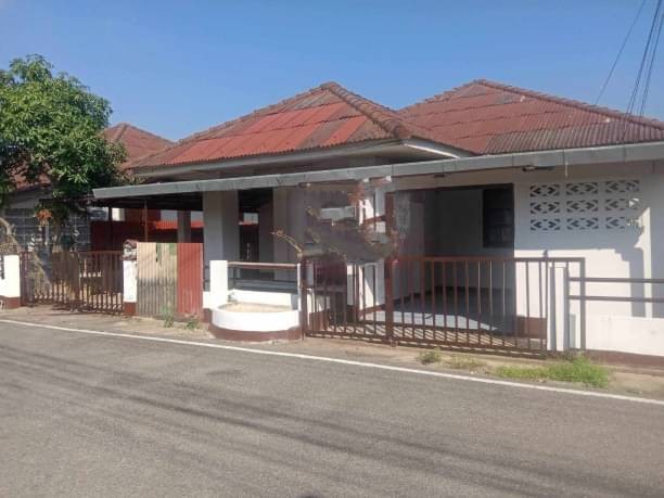 ช่วงโปรลดราคาจาก 1.59 ล.เหลือเพียง 1.25 ล.เท่านั้น บ้านเดี่ยวชั้นเดียว #สันป่าเปา #สันทราย ขายบ้านพร้อมที่ดิน #ทำเลทอง เป็นทั้งบ้านพักอาศัย #ด้านหน้าสามารถเปิดเป็นร้านค้าได้เนื้อที่ 41 ตรว.2 ห้องนอน 1 ห้องน้ำ1 ห้องครัว1 ที่จอดรถราคานี้หาที่ไหนไม่ได้แล้ว รับรองถูกสุดในหมู่บ้าน และทำเลนี้สถานที่ใกล้เคียงสวนพฤษกศาสตร์ทวีชลตลาดบ่อหินโรงพยาบาลดอยสะเก็ดเซ็นทรัลเฟส