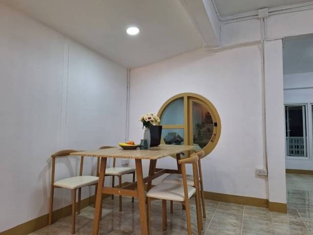 ขายถูกสุดๆ พร้อมของแถมจัดเต็ม เพียง 1.39 ล.เท่านั้น บ้าน 2 ชั้น โซนสันกำแพง รีโนเวทใหม่ สไตล์มินิมอล หิ้วกระเป๋าเข้าอยู่ได้เลย