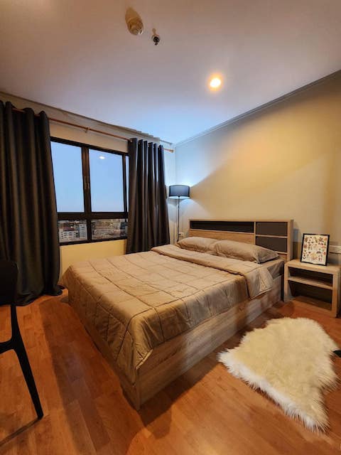 Lumpini Ville Sukhumvit 77, spacious, private, 15th floor, BTS On Nut.***Service for selling/renting houses, condos and giving advice. If interested, contact at any time***Interested in additional details or pictures or making an appointment to see the room?Contact Ekachai (Aui)T. 089-799-5598Line ID: @auiauiaui001 (add @ in front)Room type: 1 bedroom, 1 bathroomSize 35 sq m., 12th floor, Building 2Clean room, beautifully decorated, ready to move in.details-------------------------------------------------- ------------Rental price: 11,000 baht/month-------------------------------------------------- ------------*Facilities worth using- swimming pool- Fitness- CCTV- Security guard 24 hrs.-------------------------------------------------- ------------*Nearby important places (Based on information from Google Map)1. BTS. On Nut2. Tesco Lotus3. Century Department Store-------------------------------------------------- ------------Rental conditions1 year rental contractPay 1 months rent in a