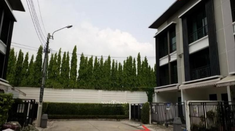 ขายทาวน์เฮ้าส์ บ้านกลางเมือง นวมินทร์ 42 ถนนนวมินทร์ เดินทางสะดวกเข้าออกได้หลายทาง Th-651006-0001