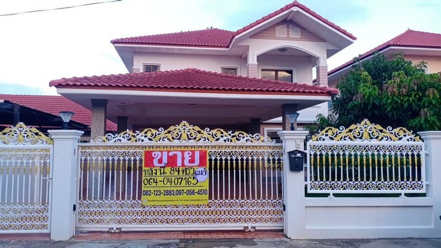 ZK166ขายด่วนบ้านเดี่ยว 2 ชั้น พื้นที่ 84 ตร.วา หมู่บ้านแกรนด์วิว1 มีพื้นที่ใช้สอยรอบบ้าน สงบบรรยากาศดี มีที่จอดรถ รายละเอียด3 ห้องนอน1 ห้องโถง2 ห้องน้ำ2 ครัว (ใน+นอก) ฟรี แถมแอร์ 2 ตัว ปั้มน้ำ เฟอร์นิเจอร์พิกัด  https://maps.app.goo.gl/DwuLFeAxUSisMiNj6ราคา 3.5 ล้านบาทสนใจติดต่อ084-021-5068 อาร์ม089-827-0274 กรLine id : armcando