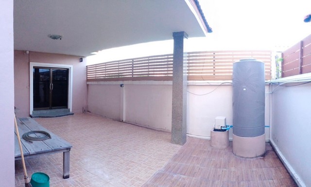 ขายด่วนบ้านเดี่ยว 2 ชั้น 84 ตร.วา  มีบริเวณพื้นที่ใช้สอยรอบบ้าน  หมู่บ้านแกรนด์วิว1 นครสวรรค์   ZK166