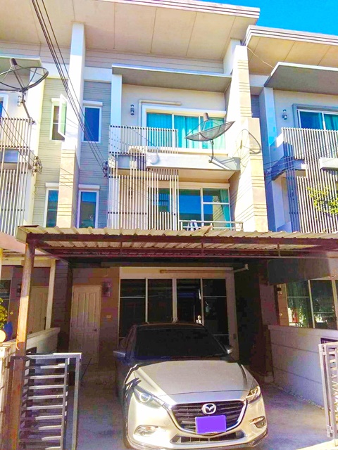 ให้เช่าทาวน์โฮมหรูใหญ่มาก 3 ชั้น พระราม9 แสนสิริ MRT ศรีกรีฑา ไบรท์ตัน  ตรงปก เฟอร์หรูครบ  ออฟฟิศ 22ตรว. 188ตรม. 3นอน เดอะมอลล์บางกะปิ