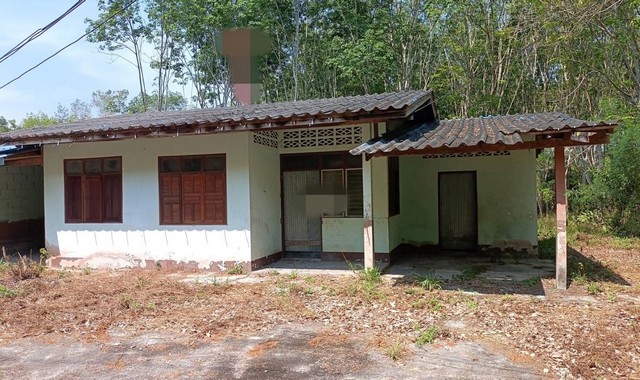 รายละเอียดเพิ่มเติมCode ID :  PKK02-08883ราคาขาย      1,008,000 บาท- ขนาดพื้นที่ :   112.40 ตร.ว (1 งาน / 12.40 ตร.ว)  - พื้นที่ใช้สอย :    89.34 ตร.ม- จำนวนห้อง :   1 ห้องนอน 1 ห้องน้ำ - ที่จอดรถ :      1-2 คัน- บ้านเดี่ยว  :  1 ชั้น- บ้านเดี่ยวหันทางทิศ : -- อายุอาคาร :    21 ปีพิกัดทรัพย์  :   https://maps.app.goo.gl/tSUg48pjmzNmHWSYAสถานที่ใกล้เคียง- ใกล้วัดคลองเรือสามัคคีธรรม- ใกล้วัดศานติไมตรี- ใกล้โรงเรียนบ้านสี่แยกสามัคคี- ใกล้โรงเรียนบ้านทุ่งจูดสอบถ