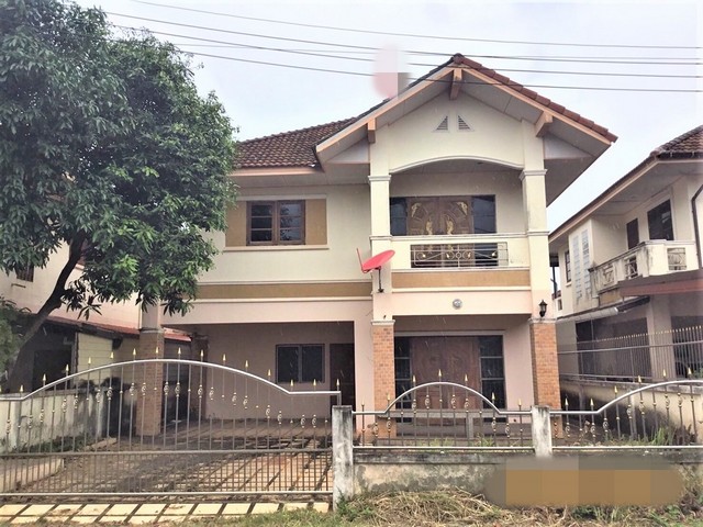 รายละเอียดเพิ่มเติมCode ID :  PKK02-08011ราคาขาย      3,218,000 บาท- ขนาดพื้นที่ :     60 ตร.ว  - พื้นที่ใช้สอย :     231.50 ตร.ม- จำนวนห้อง :   3 ห้องนอน 3 ห้องน้ำ - ที่จอดรถ :      1-2 คัน- บ้านเดี่ยว  :  2 ชั้น- บ้านเดี่ยวหันทางทิศ : -- อายุอาคาร :    19 ปีพิกัดทรัพย์  :   https://maps.app.goo.gl/AqqLYLyAMPxxBT7M8สถานที่ใกล้เคียง- ใกล้โลตัส โกเฟรช ตลาดพ่อขุนทะเล - ใกล้โลตัส โกเฟรช ราชภัฎสุราษฎร์ธานี- ใกล้โลตัส สุราษฎร์ธานี- ใกล้โรงเรียนนานาชาติสุราษ